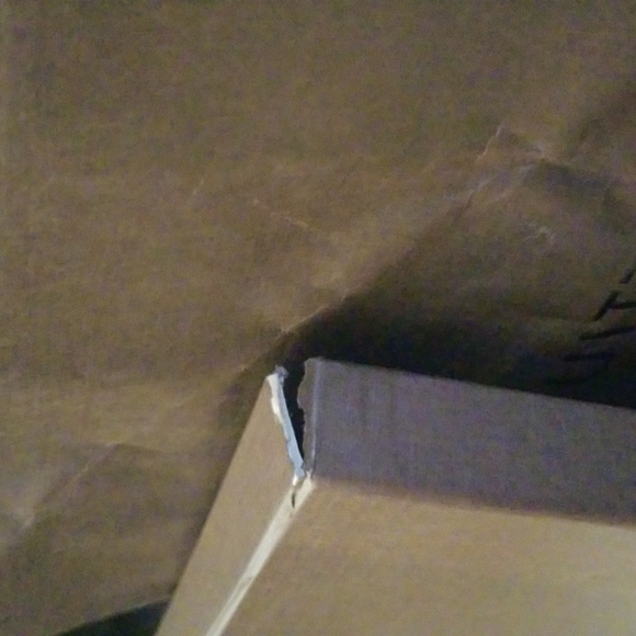 Box, dust ruffle and bag LV - Picture 2 of 4